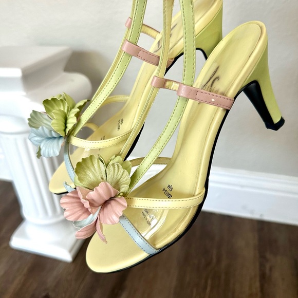 Vintage Pastel Floral Wedding Heels - Picture 12 of 14
